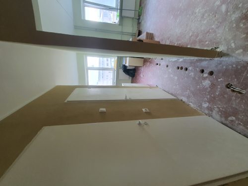 Remonditav-esik-kook-ja-elutuba